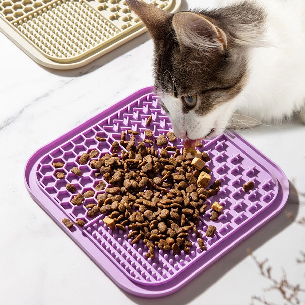 Zyvomart 1PC Silicone Pet Lick Mat Slow Feeder Pad with Suction Cups