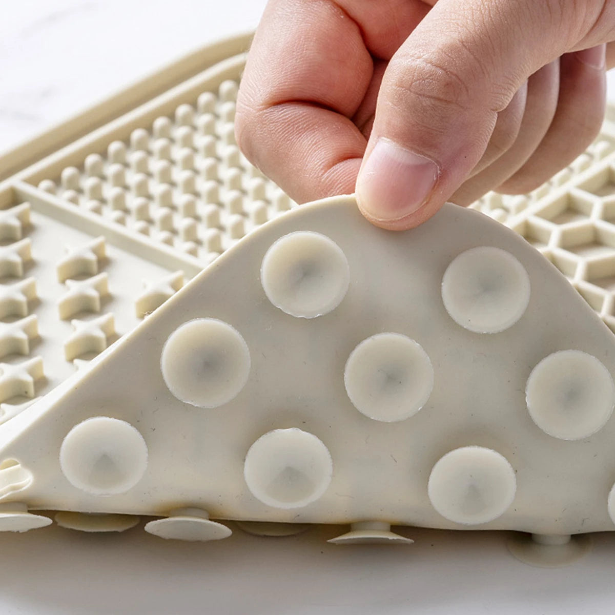 Zyvomart 1PC Silicone Pet Lick Mat Slow Feeder Pad with Suction Cups